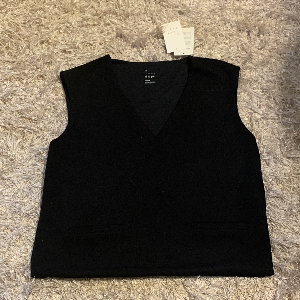 a new day Black V-Neck Top size S NWT